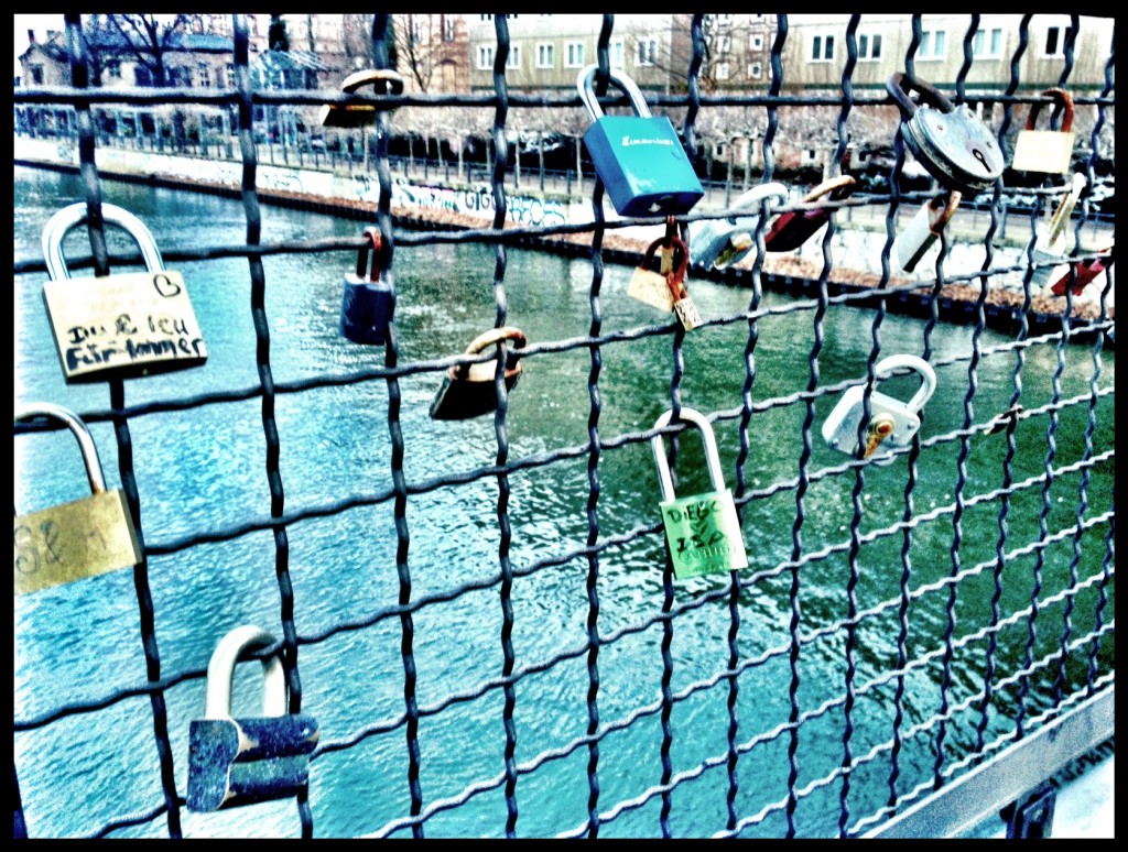 love locks Ebertbrücke berlin